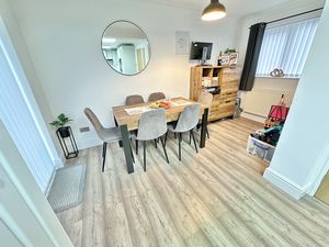 Everest Close Great Sutton